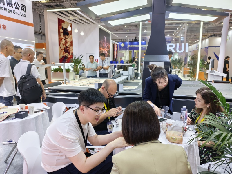 2025j9九游会科技上海地材展完美收官(图4) 2025j9九游会科技上海地材展完美收官(图4)